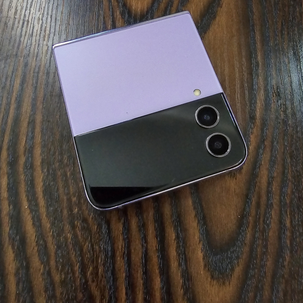 Galaxy Z flip 4